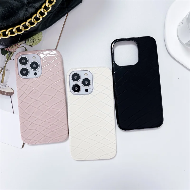 

Fashion Diamond Grid Texture Phone Case For iPhone 15 14 Plus 13 12 11 Pro Max X XR XS Max 7 8 Plus Large Hole Lens Back Cover