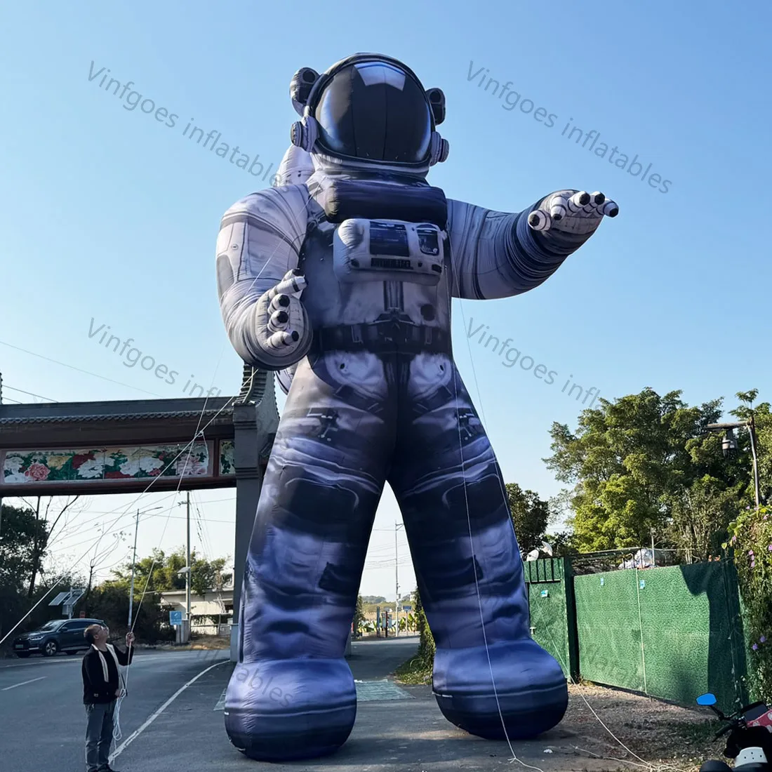 

Гигантский надувной космонавт: декоративная фигура для концертов, ночных клубов и рекламных мероприятий