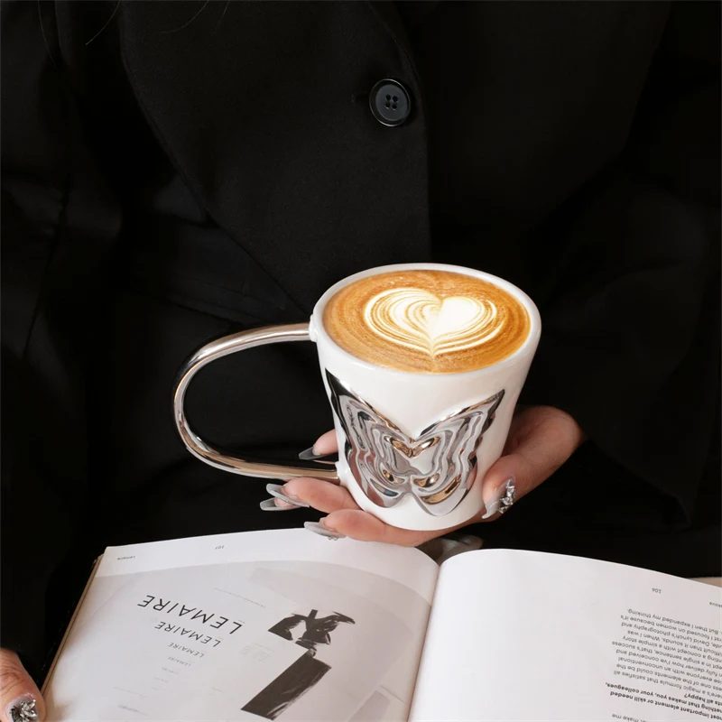 320ml Fashion Butterfly Pattern Cup Retro Couple Cup Large Ear Handle Design Milk Cups White Splicing Silver Birthday Gift Cups