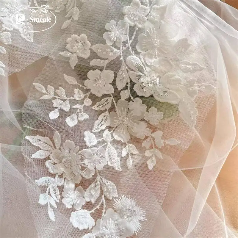1 Paar = 2 Stück. Weiße Perlen-Spitzenblumen mit Spiegelblüten. Blumenblätter-Stickerei für Hochzeitskleider und Kopfschmuck. DIY-Nähzubehör-Patch. – Detail 3