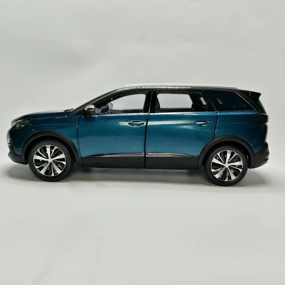 Static Die Casting 1:18 Scale Simulated Peugeot 5008 Alloy Wagon