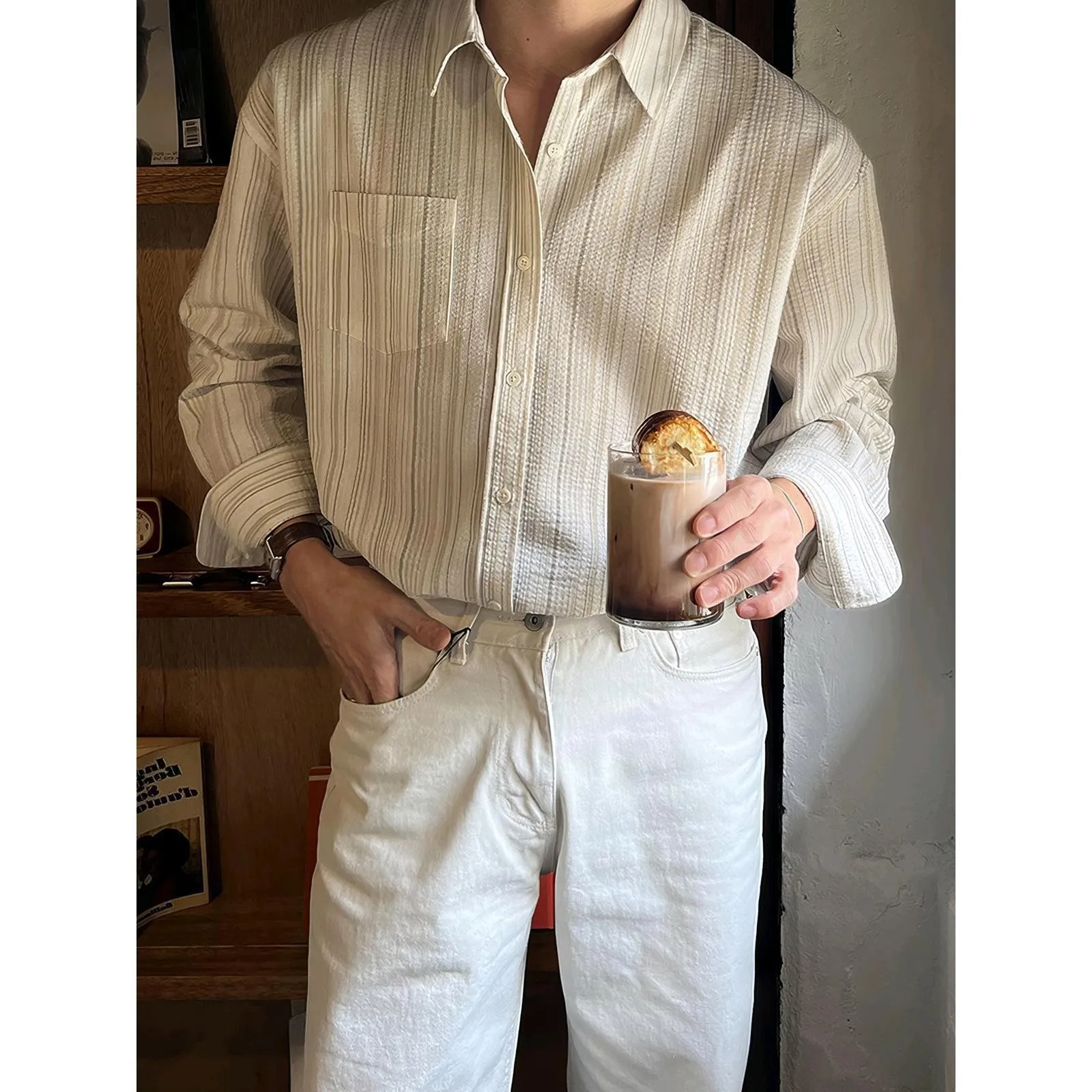 

Осенняя новая мода в корейском стиле 2025, мужские повседневные модные свободные рубашки в абрикосовую полоску с длинными рукавами и отложным воротником, мужская одежда