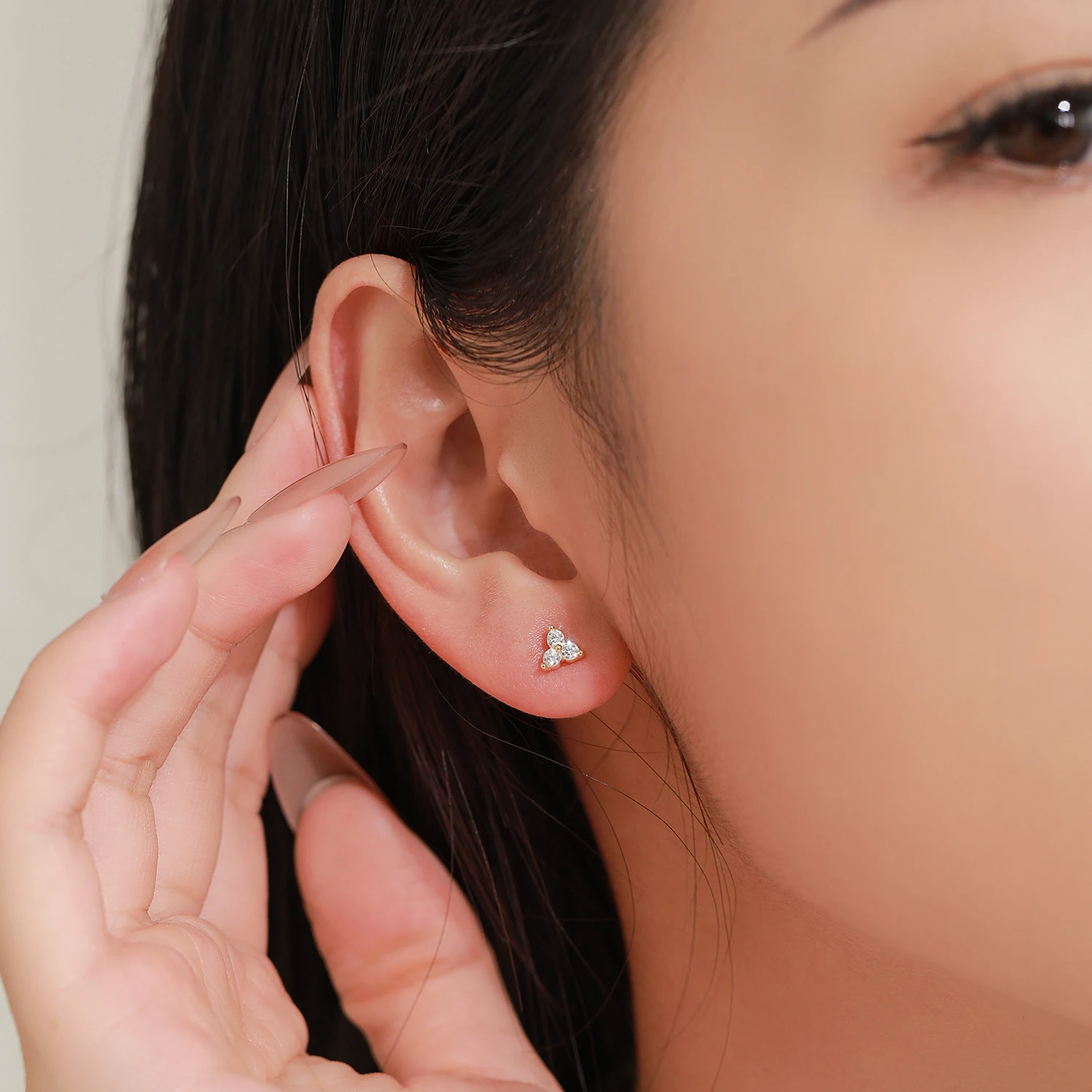 Ailmay 925 Sterling Silver Minimalist Triangular  Stud Earrings for Women Shining Zirconia Simple Daily Wear Jewelry