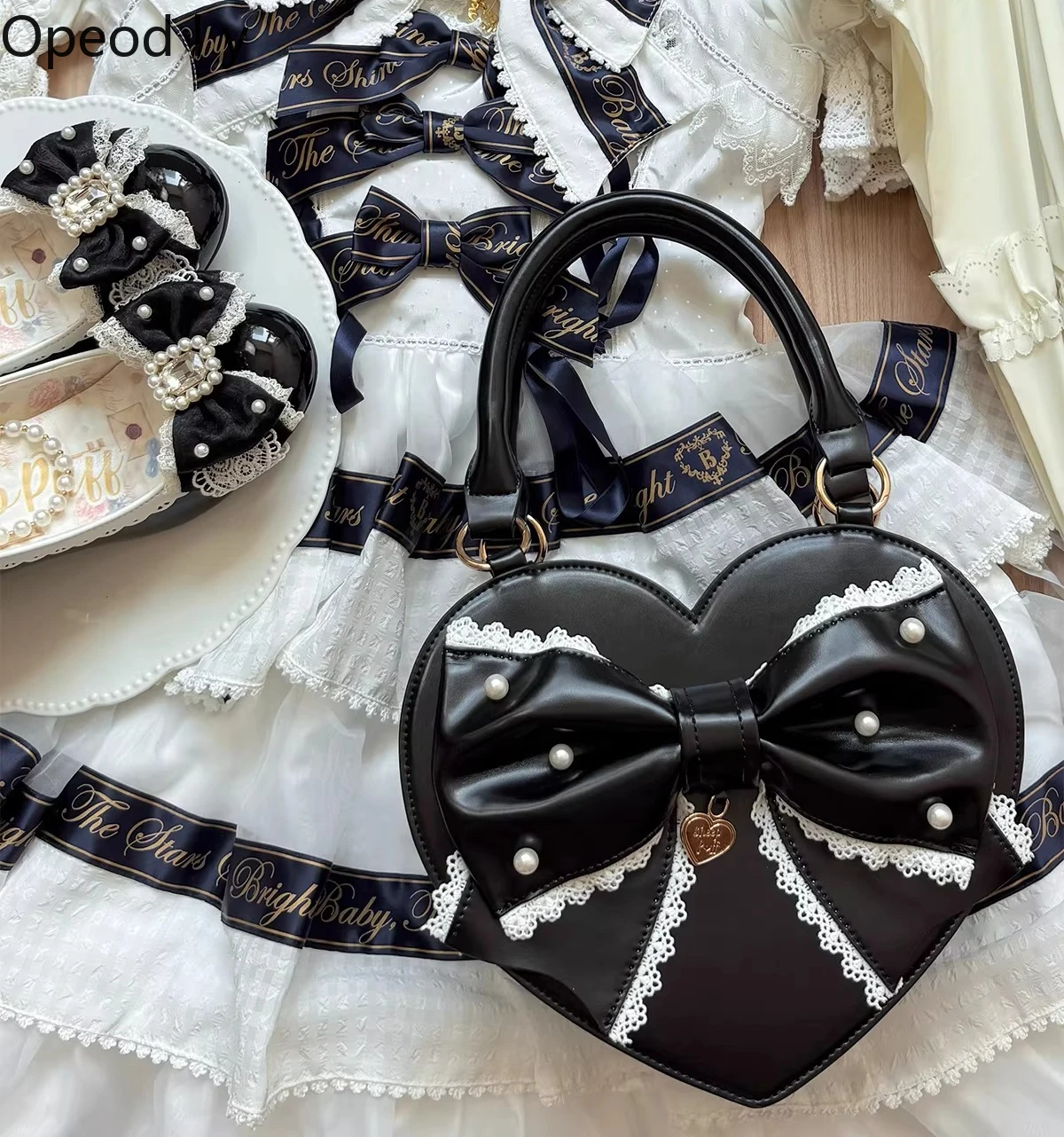 

Sweet Lolita Lace Love Bag Heavy Industry Pearl Lace Handbag Messenger Bag 2026 New Cute Girl Princess Cosmetic Bags