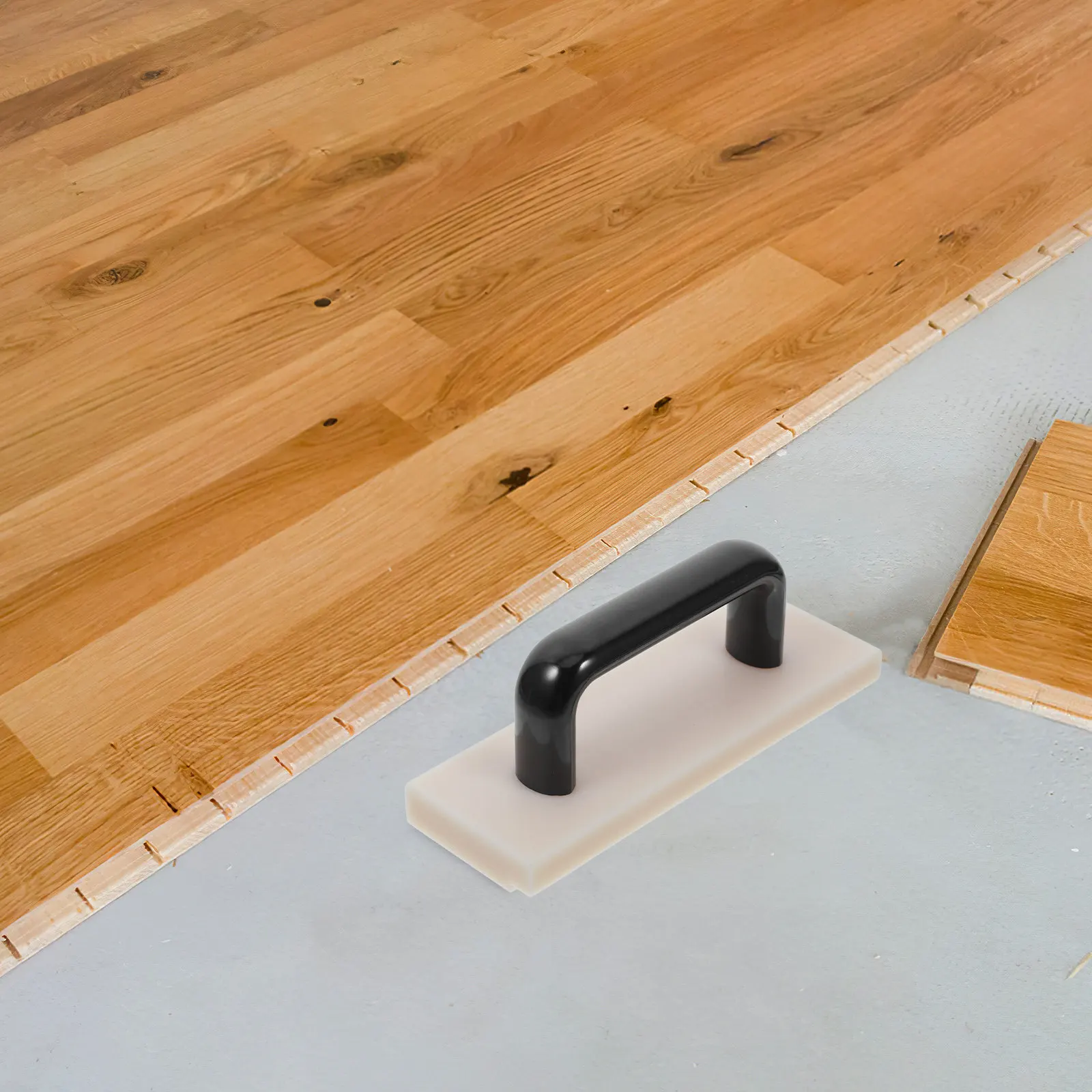 Bloque de golpeo para pisos de nailon con mango ergonómico para una instalación segura de paneles de madera, eficiente para pisos interiores.