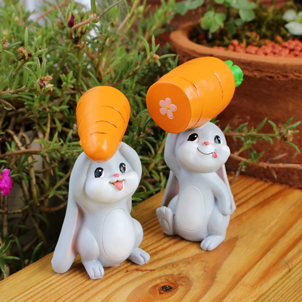 2 sets of cute rabbit carrying carrot decorative figurines, animal resin decorative items, suitable for outdoor gardens, courtya