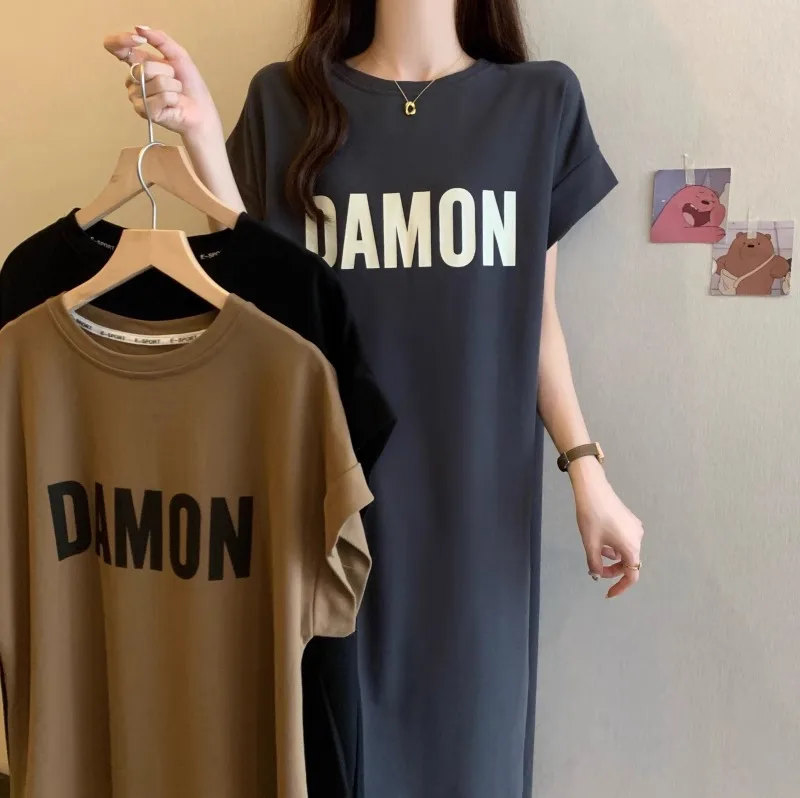 Sommer Kurzarm T-Shirt Kleid Frauen Lose Abnehmen Große Brief Drucken Casual Mid-Länge Über-Knie Fliegen hülse Kleid Trendy