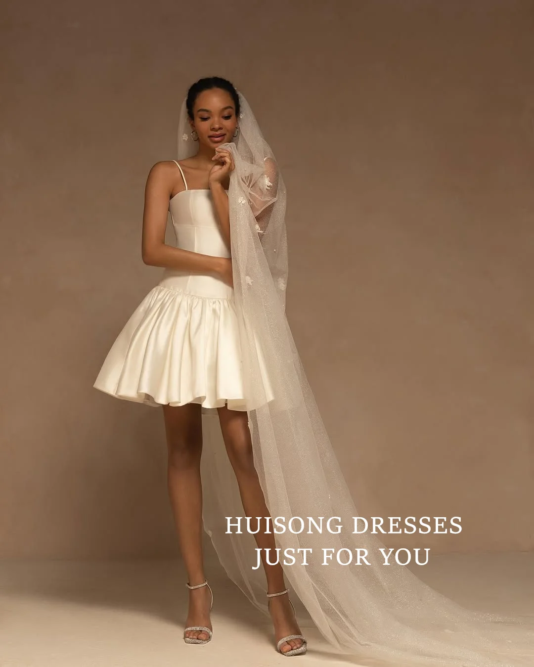 

HUISONG Customized Short Simple Satin Wedding Dresses Spaghetti Straps Sleeveless Mini Bridals Gowns vestidos de novia