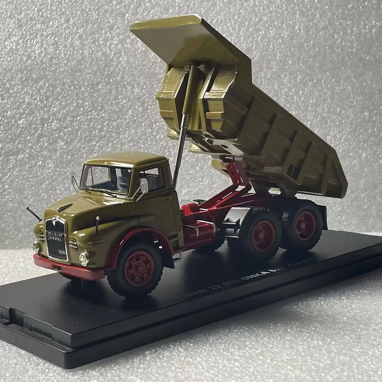 1:50 Scale Classic Simulation Resin Engineering Transport TruckMan 22.212 DHKA 6X6 Kipper Dump Truck Fan Gift Souvenir