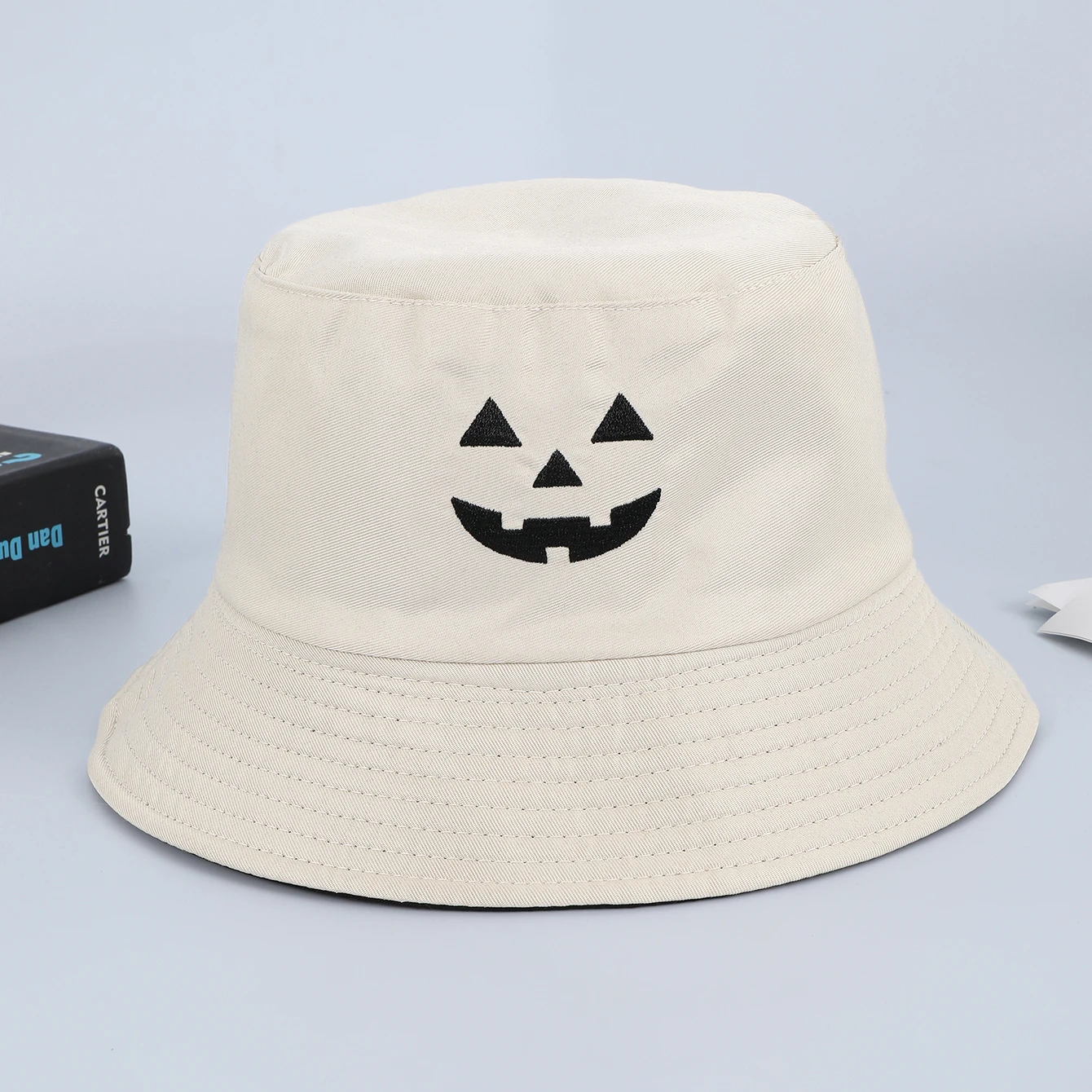 Nieuwe geborduurde, lachende vissershoed met Halloween-thema, modieuze en veelzijdige dubbelzijdige zonneschermwastafelhoed