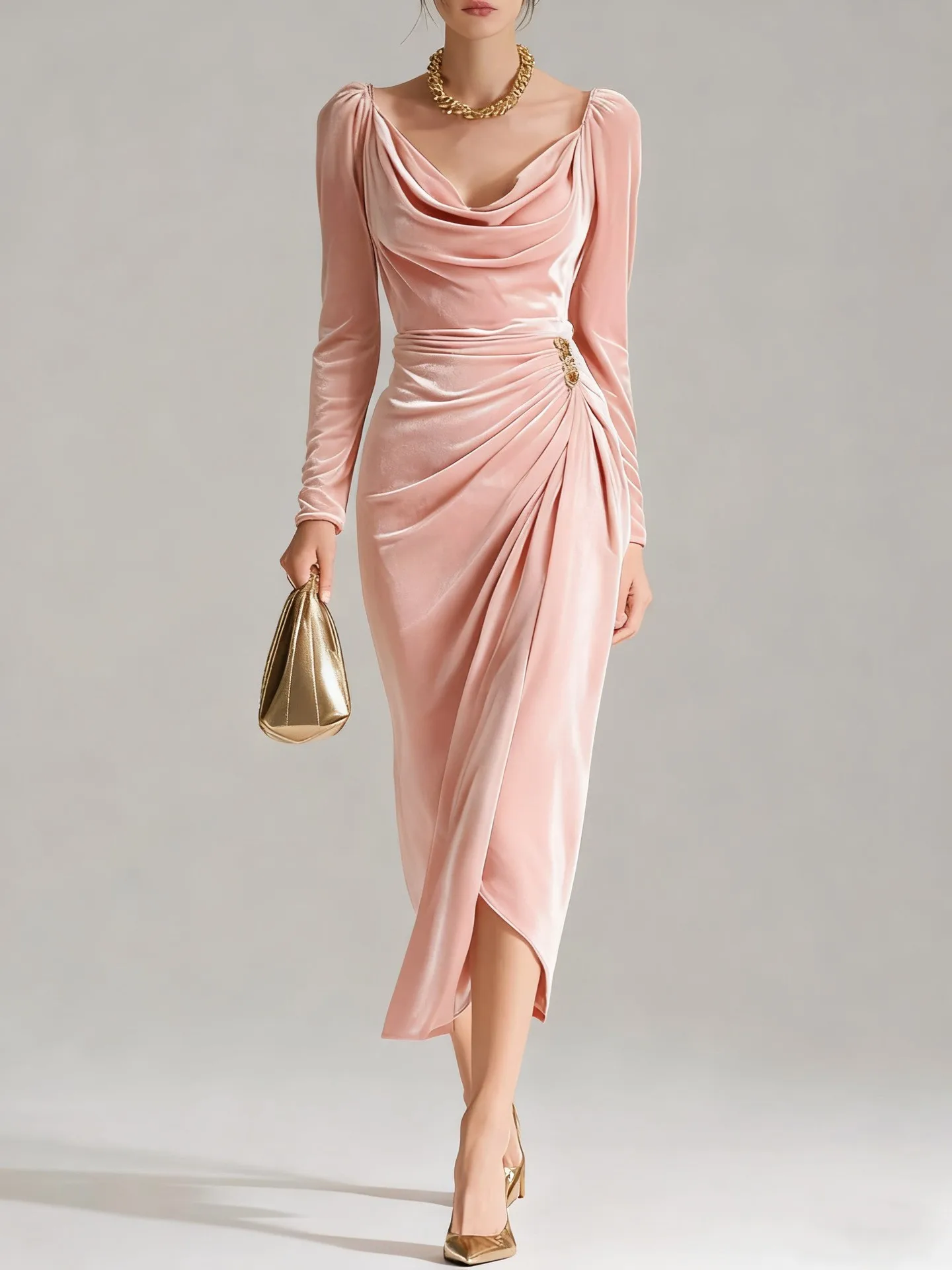 فستان نسائي أوروبي وأمريكي غير رسمي موديل 2025 ذهبي مخملي مثير جديد بأكمام طويلة وطيات ضيقة وطويلة