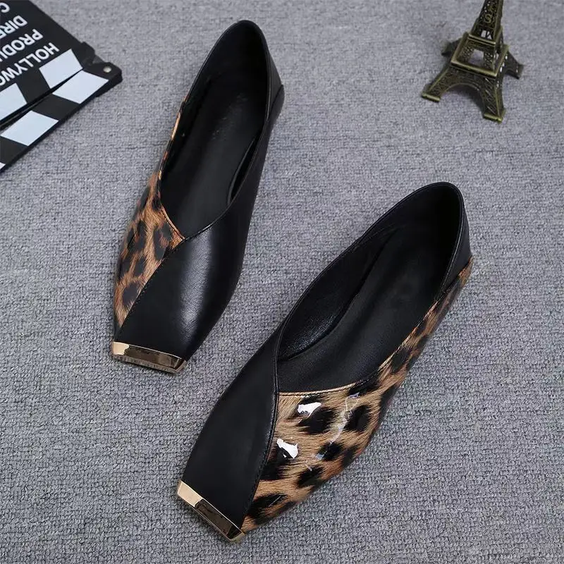 

Comfortable Soft-Soled Flat Shoes For Spring And Autumn Women's Light-top Square-toe Leopard Print Outdoor Casual Leather Shoes