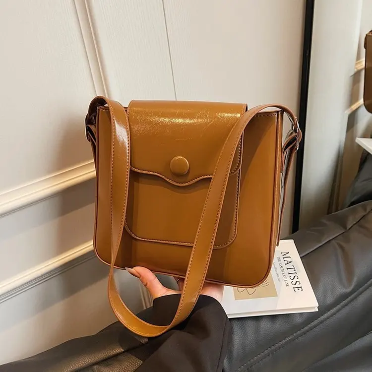 

Spring 2025 Large-Capacity Soft Leather Bag - Cross-border Live Broadcast Shoulder Messenger Handbag