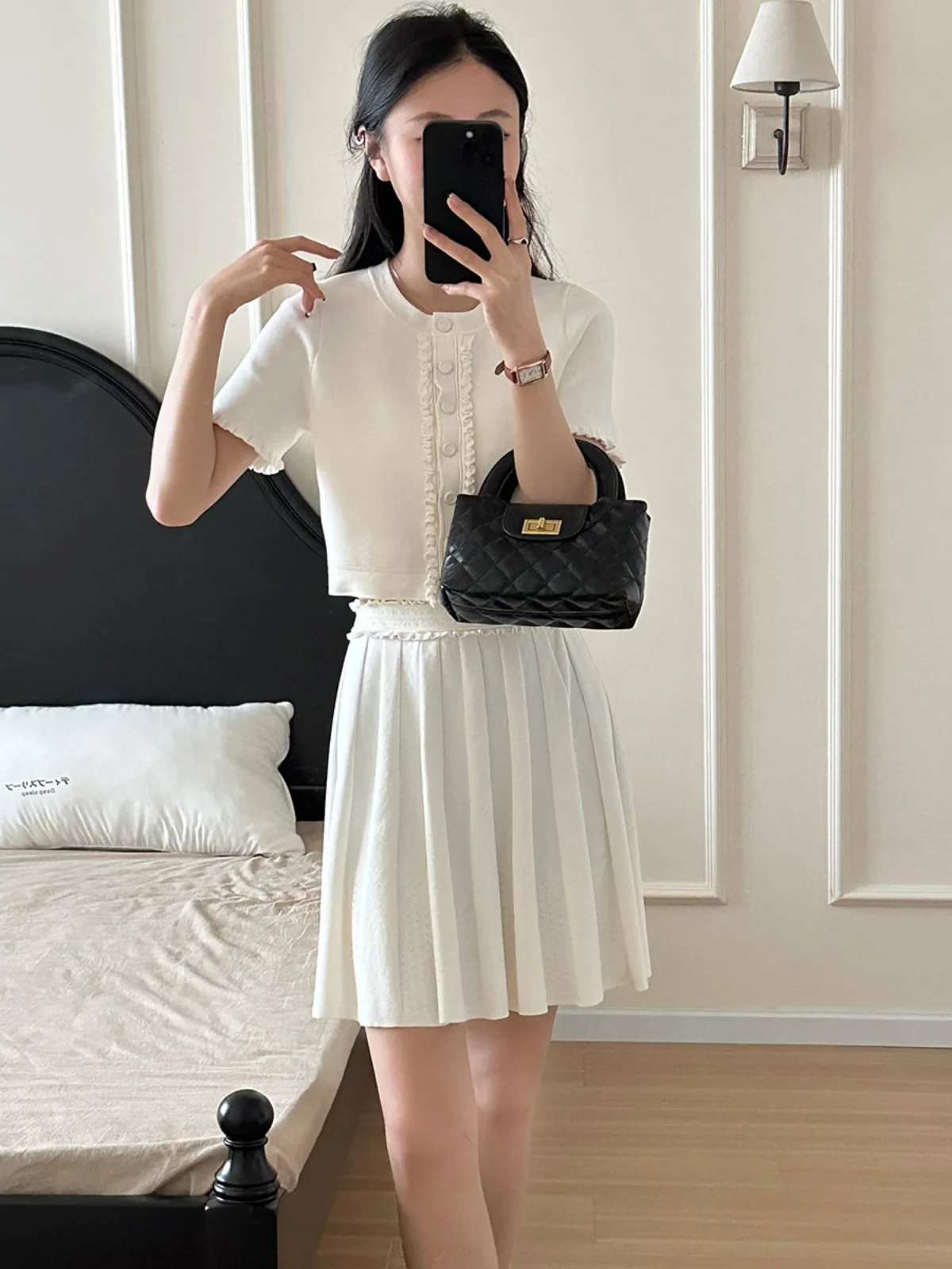 

Age reducing ruffle edge short skirt set, slim fit round neck short sleeved knitted top+pit striped umbrella skirt SD24 autumn