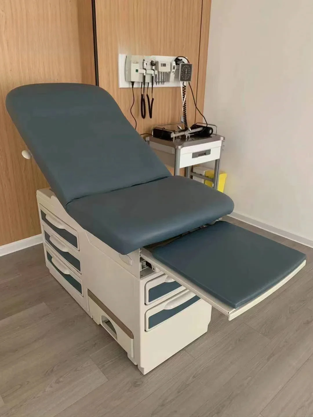 Hospital Equipment Maternity Delivery Bed Gynecology Delivery Bed Gynecological Examining Table