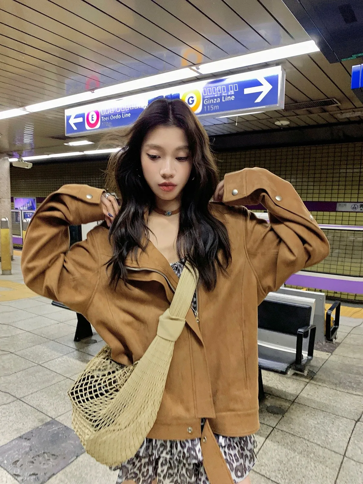 

Женская асимметричная куртка из замши в стиле ретро, коллекция Edinburgh Old Testament, осень-зима