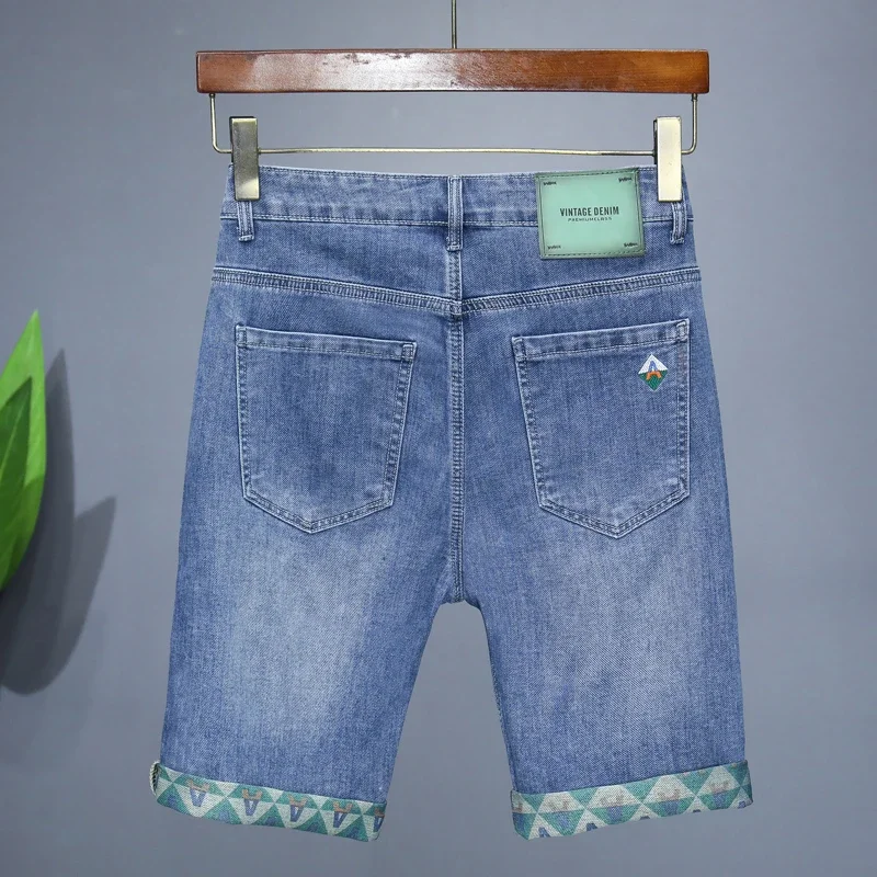 صيف جديد الرجال الدنيم السراويل رقيقة مطبوعة موضة شخصية سراويل قصيرة الذكور الشارع الشهير برمودا مستقيم تمتد جينس قصير