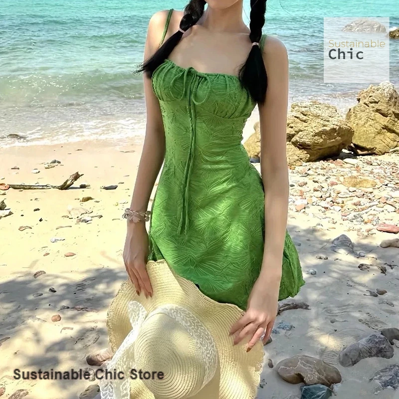 

French retro holiday texture green suspender short skirt female spring and summer new fashion seaside tube top slim dress