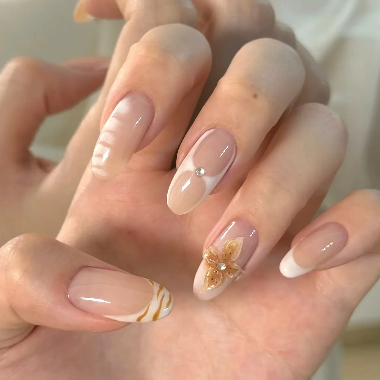 10pcsHandgemaakte korte ovale Y2K druk op nagels naakt roze krokodilpatroon 3D snijwerk bloemontwerp zoete coole nepnagels draagbaar