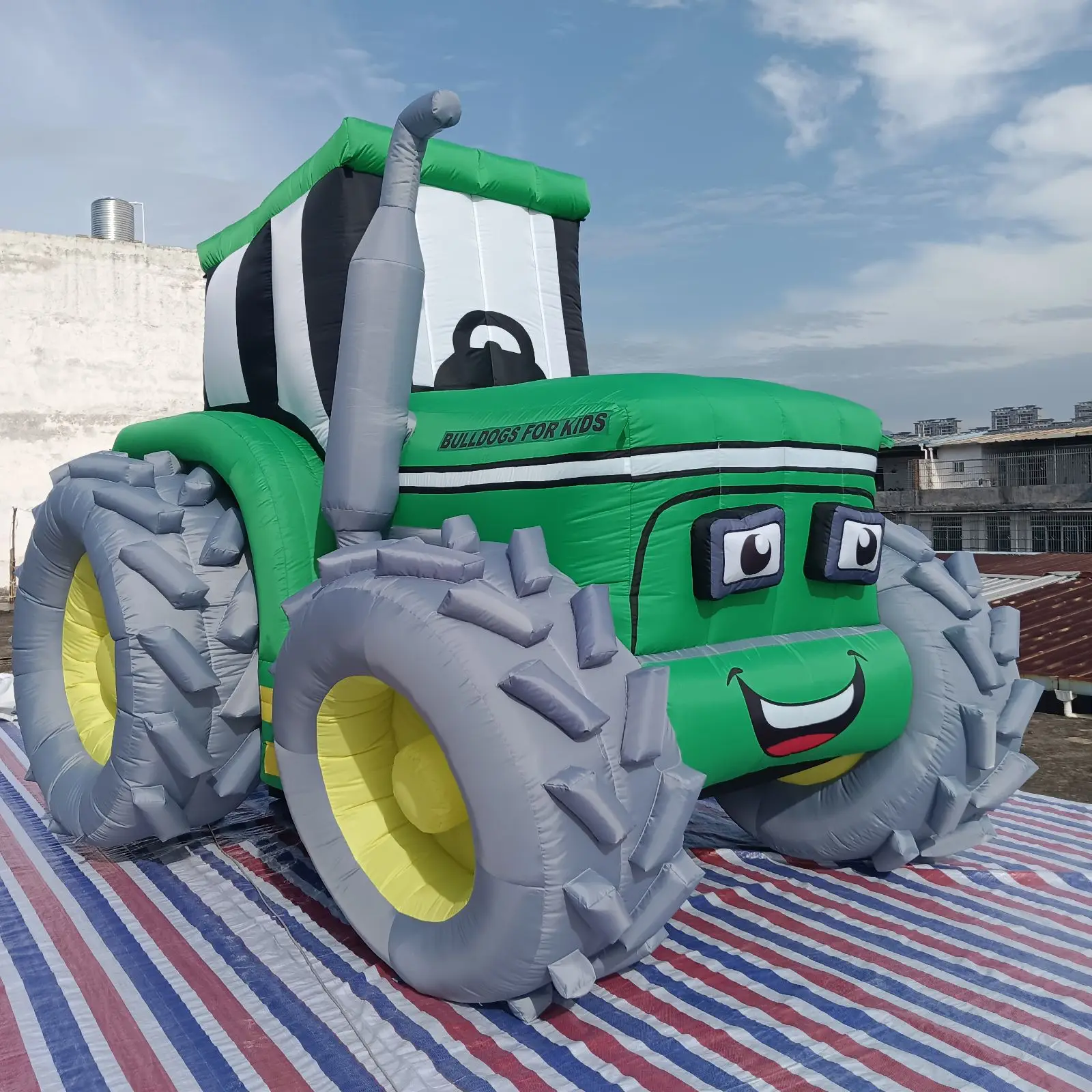 Tractor de globos inflable personalizado de fábrica profesional, modelo de vehículo novedoso para publicidad