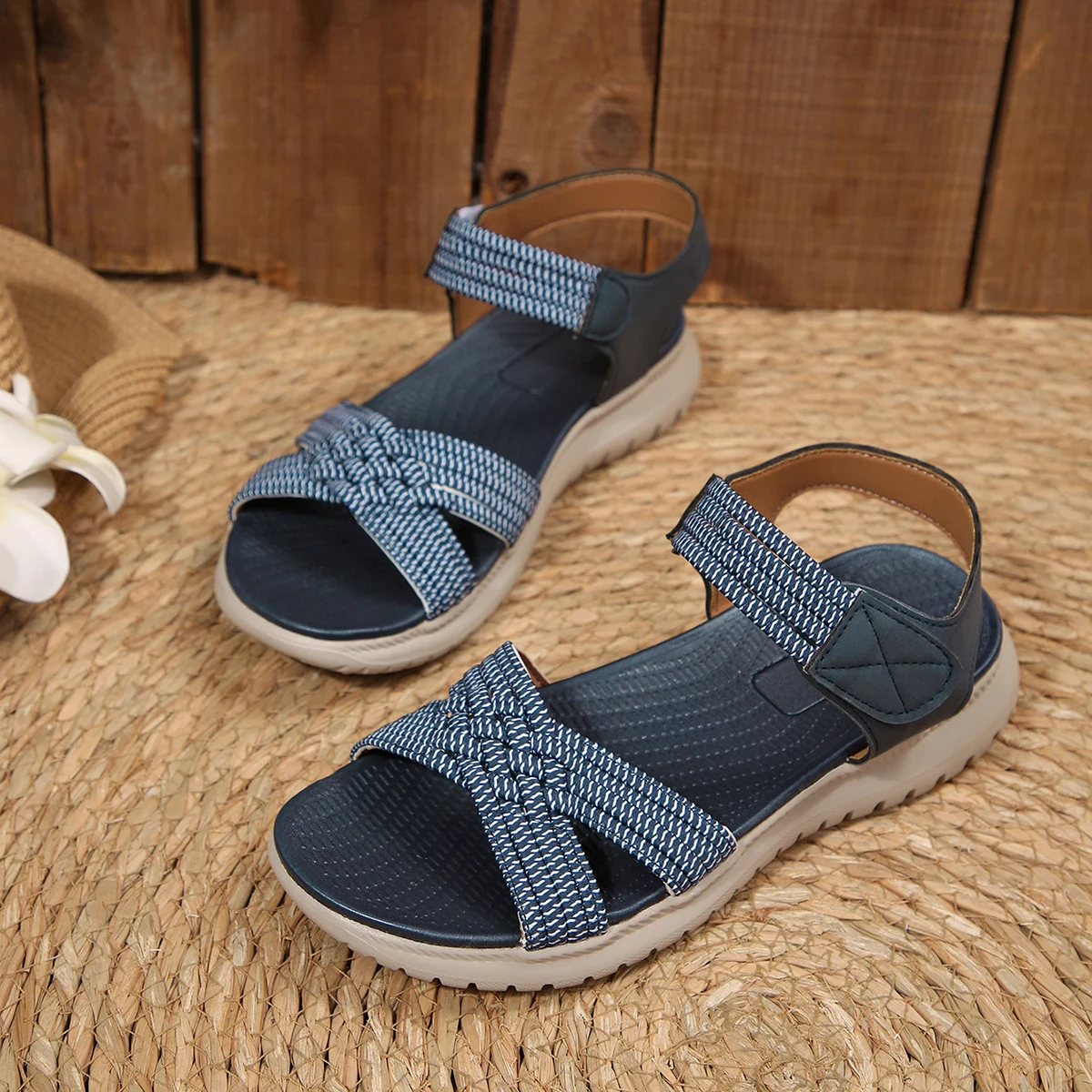 Damen-Sportsandalen mit Klettverschluss, offener Zehenpartie, Kreuzband, weicher, gepolsterter Sohle, rutschfest, verschleißfest, leicht, für lässiges Gehen