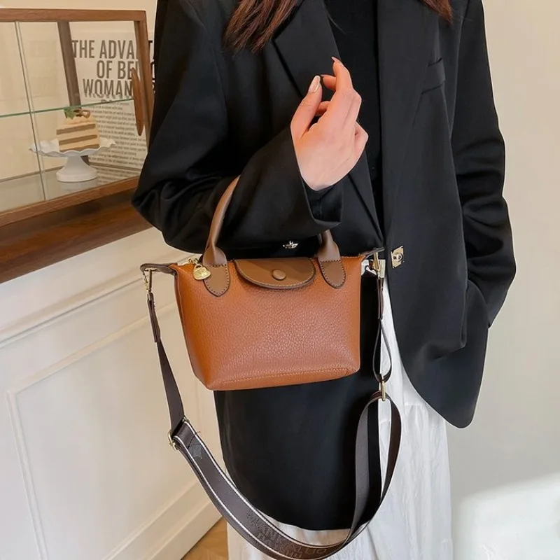 

Classic Buckle Detail Crossbody Bag For Women Vintage Inspired Underarm Shoulder Bag For Timeless Appeal
