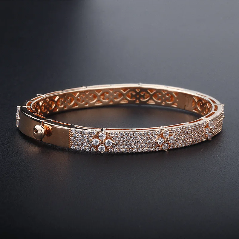 

Fashionable Luxury High-quality Women's Bracelet with Four Leaf Clover Zircon 925 Silver Bracelet