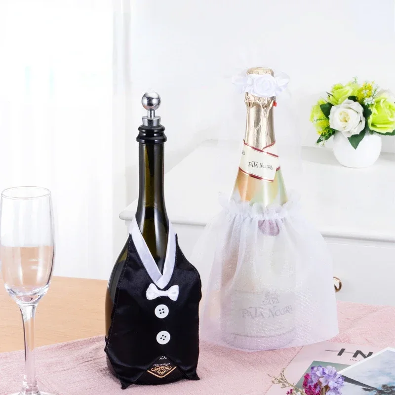 2Pcs/Set Wedding Wine Bottle Cover Bridal Veil Bow Tie Bride Bridal Veil Wedding Party Toasting Wine Glasses Decor Party Gifts