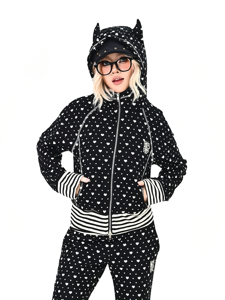 

Американский ретро-костюм с дьявольскими рожками для женщин: новый весенний комплект из двух предметов с принтом в виде сердец, повседневный комплект с длинными рукавами и брюками