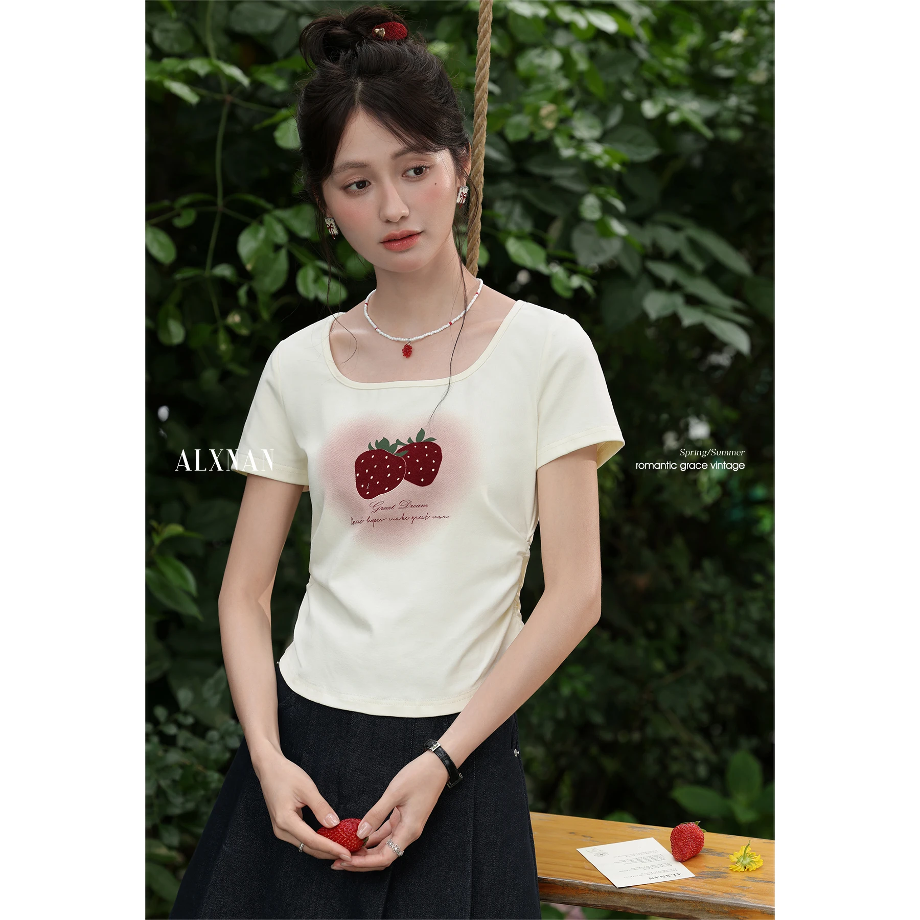 

ALXNAN Women's T-shirt Elegant Square Neck Pleated Printed Tees 2025 Summer Cotton Casual Office Lady Short Sleeve Tops L560151
