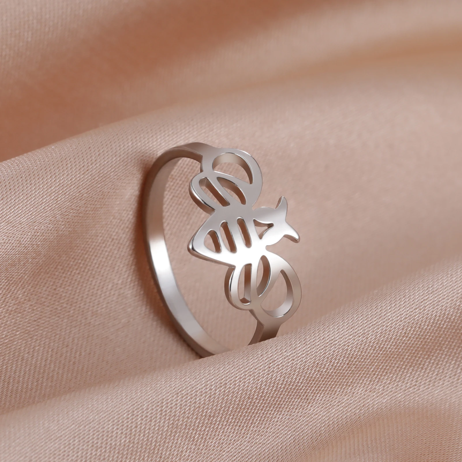 Skyrim New In Cute Bee Finger Ring Stainless Steel Gold Color Women Rings Fashion Insect Animal Jewelry Birthday Gift Wholesale