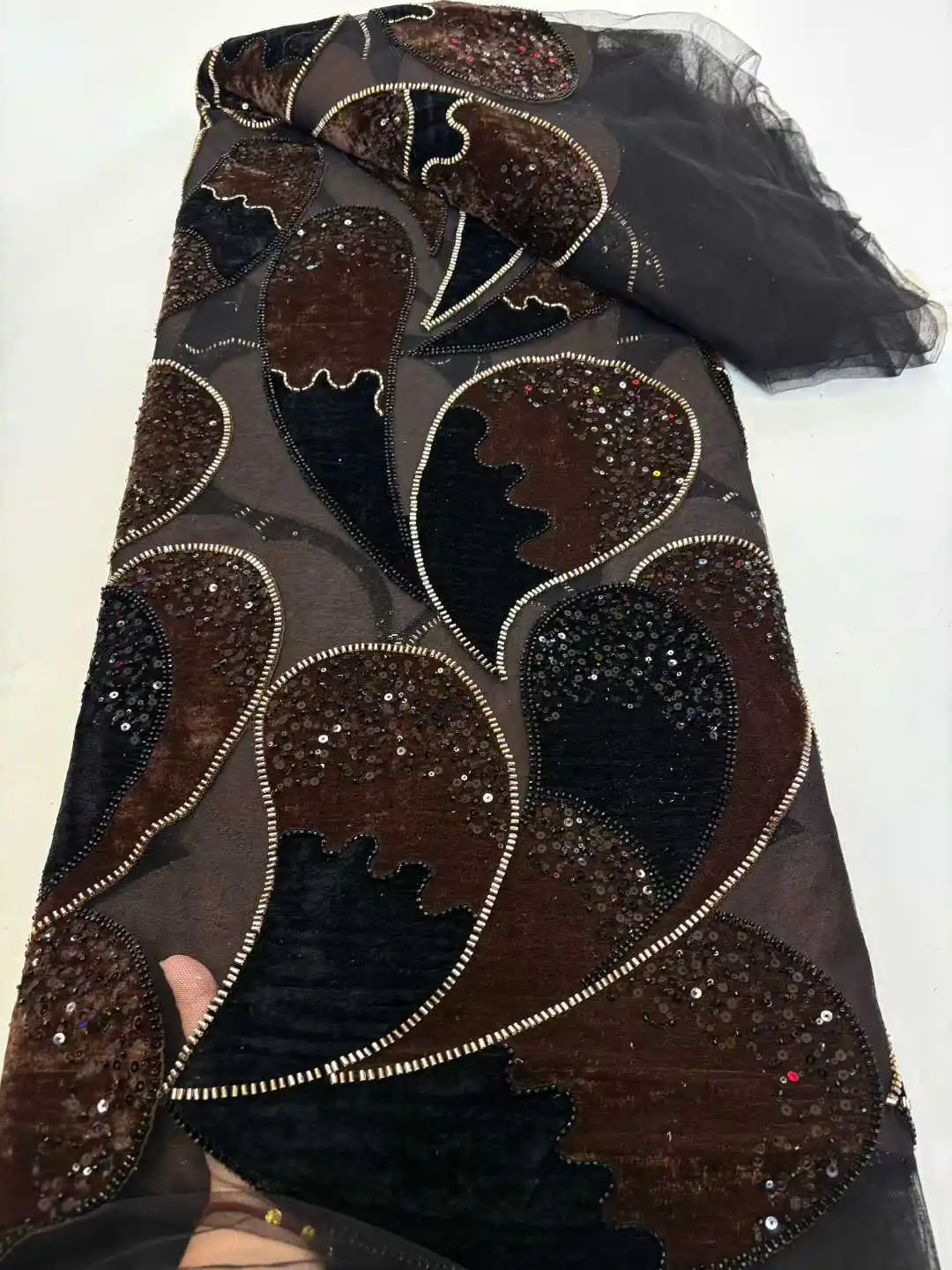 2025 Latest African Velvet Lace Fabric High Quality Beaded Sequins Embroidery Lace Mesh Lace Fabric for Bridal Party Dresses