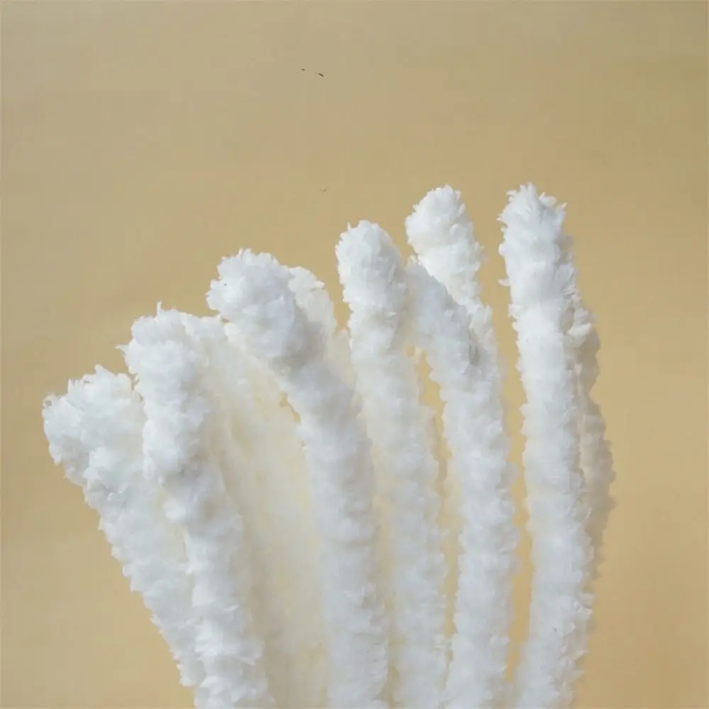 

Аксессуары для рукоделия: проволочные палочки, войлочные полоски, нитки, ленты, шерстяные палочки для декора