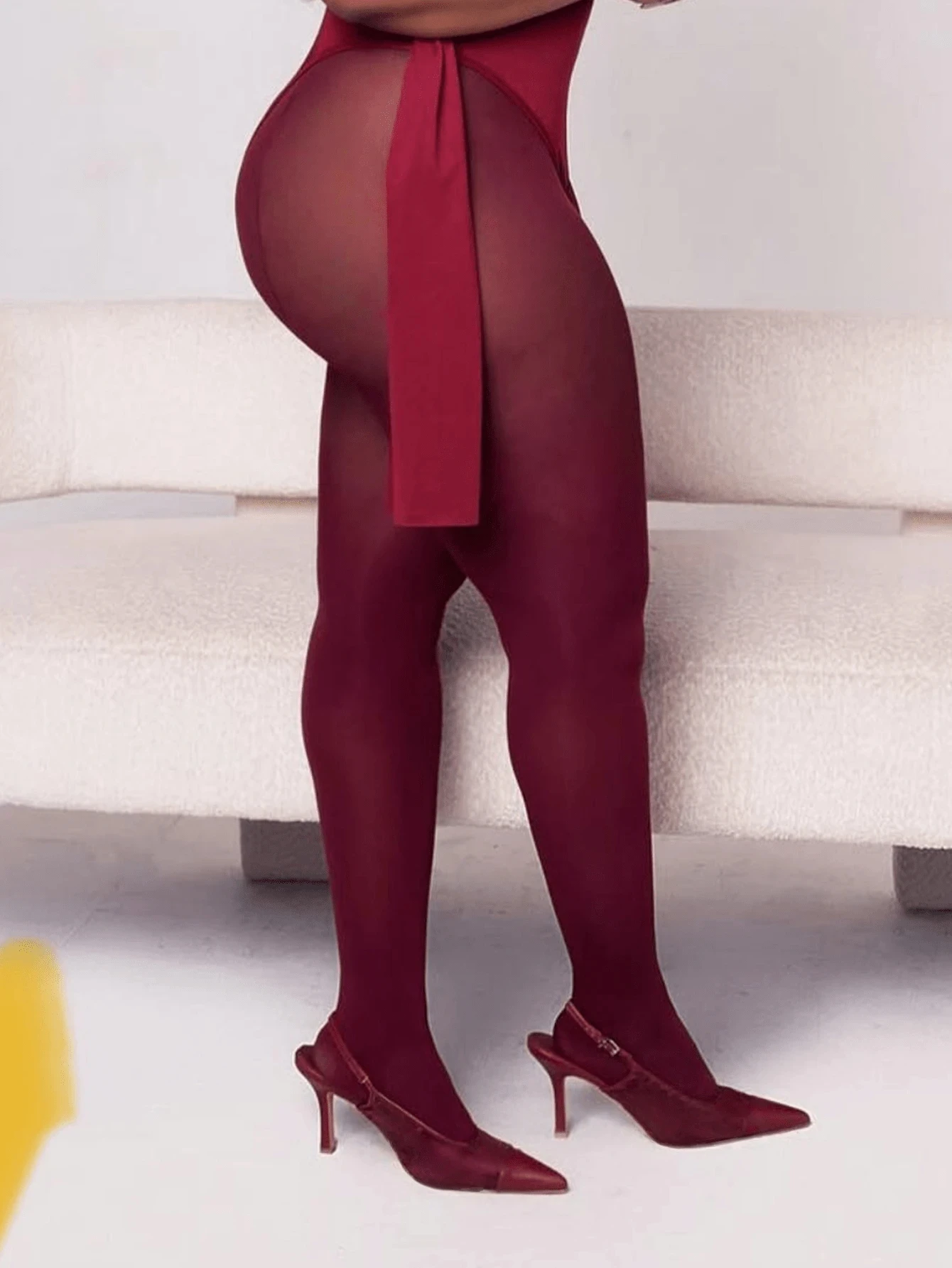 Women‘s Burgundy Velvet Pantyhose Stretchy Snag-Resistant Thermal Vintage Elegant Tights for Chic Commute to Romantic Date Night