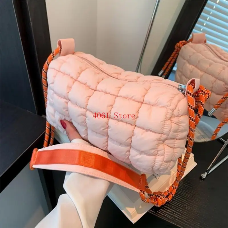 

Fashionable Quilted Cloud Bag for Women Soft & Comfortable Shoulder Bag with Adjustable Strap Underarm Bag for Girls