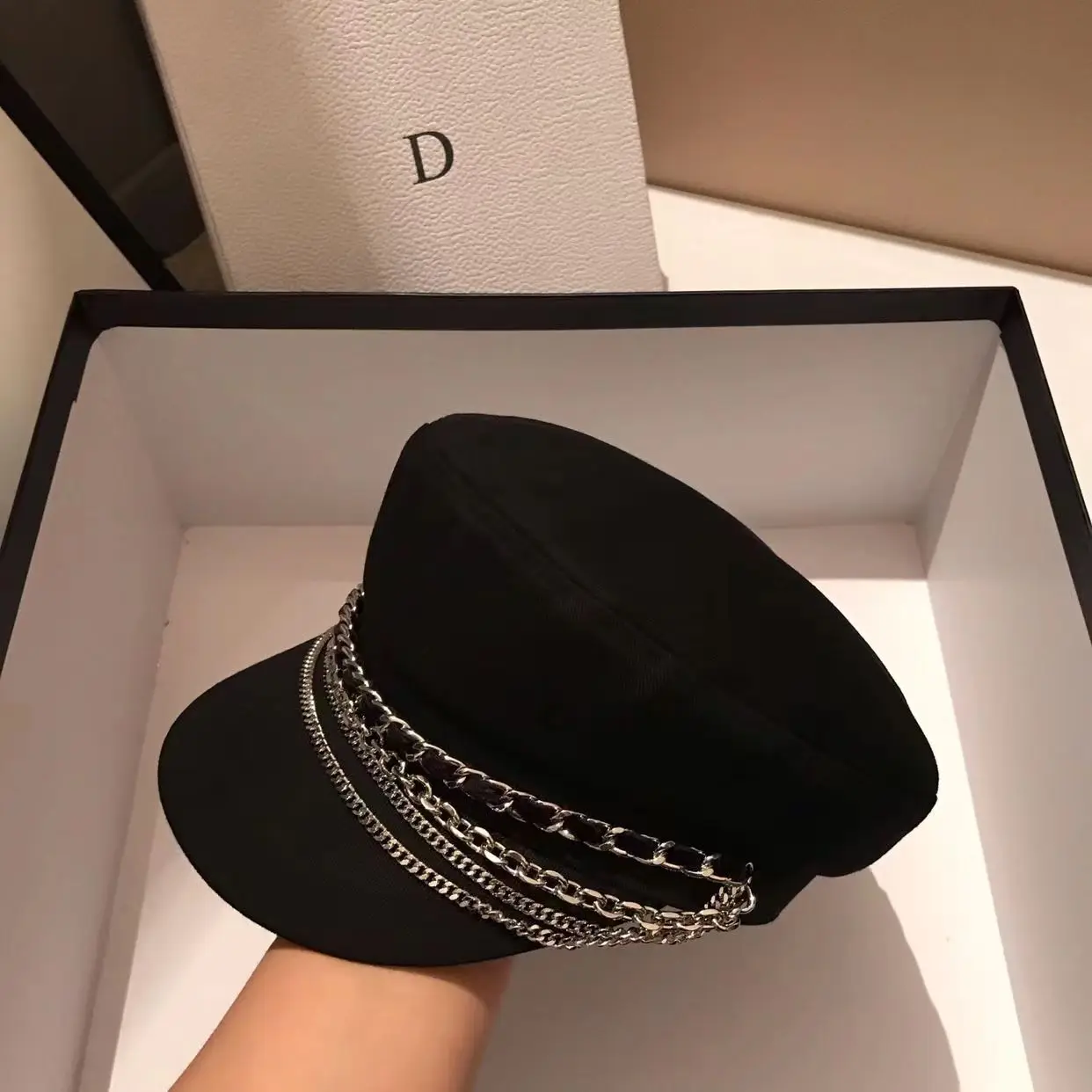 Hat female Korean version trendy all-match peaked cap autumn and winter personality British style chain black navy hat