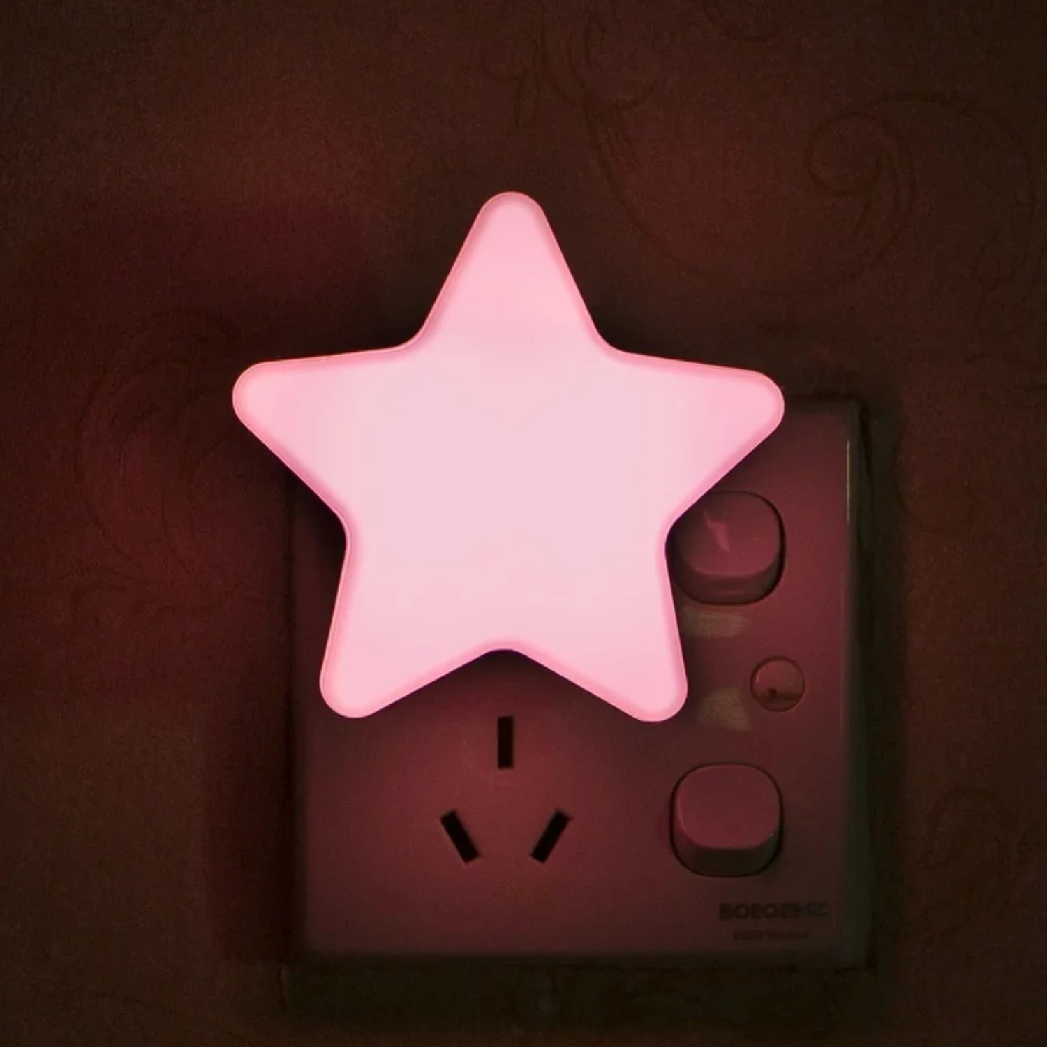 New Soft and gentle Glowing LED Night Light in Star Shape with Remote Control - Ideal Tranquil Wall Lamps for Children and Babie