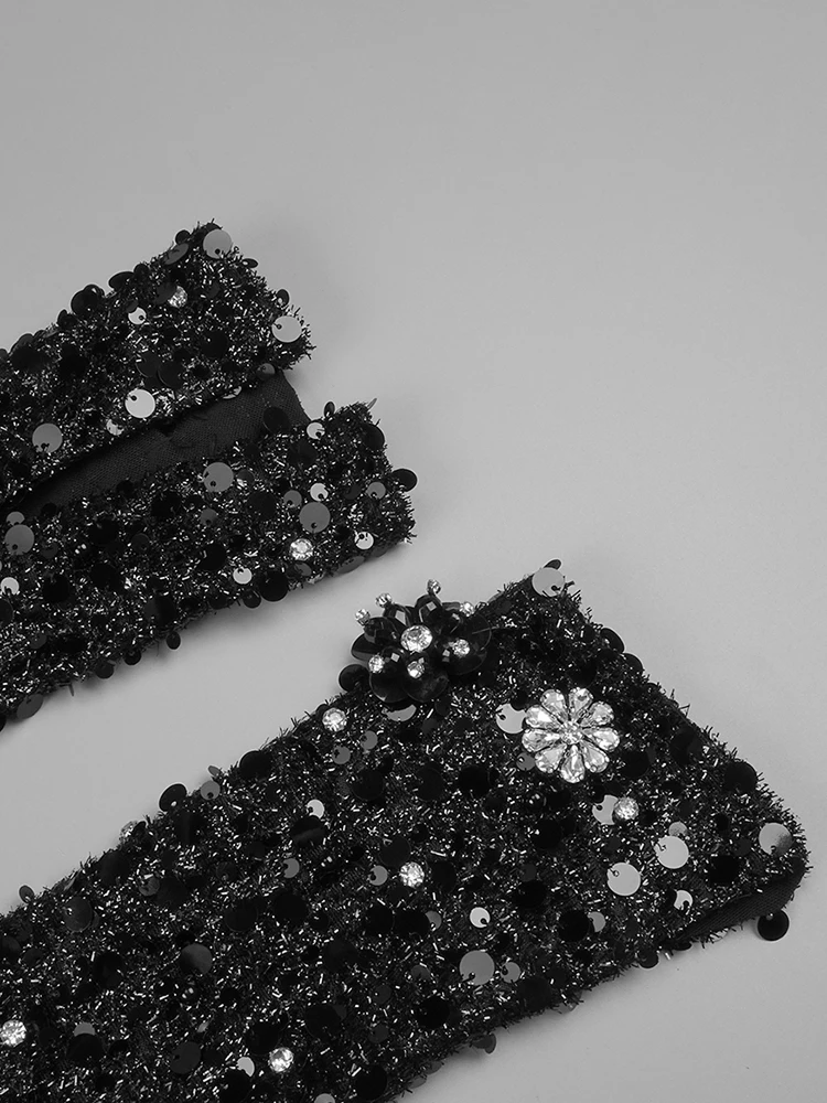 ثوب مسائي أسود ترتر على شكل قلب جميل فستان طويل مجوف منخفض القطع وأكمام طويلة تفاصيل زهور الماس Bodycon