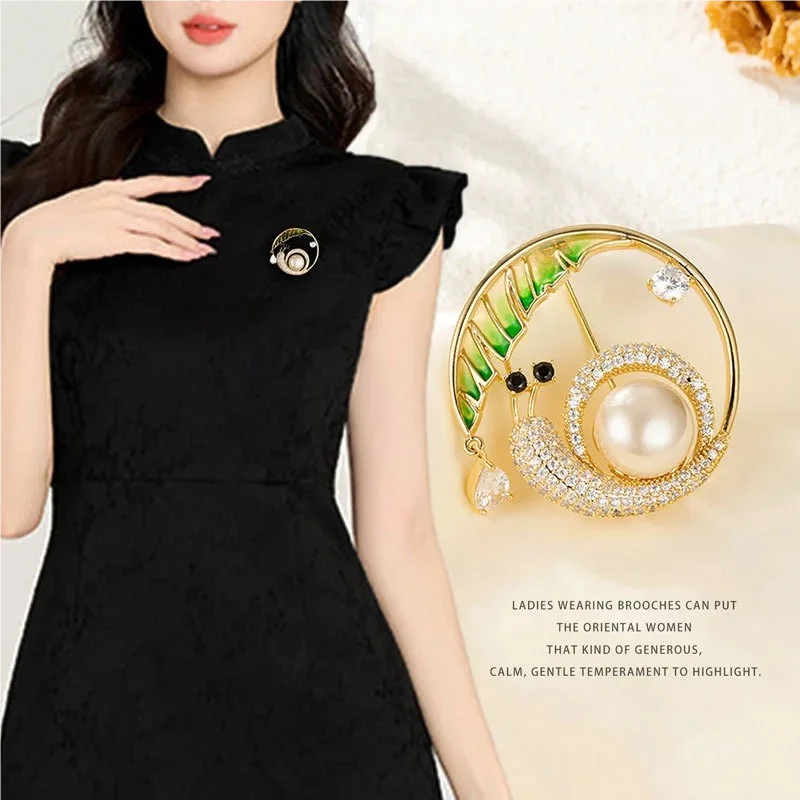 

Fashionable temperament enamel snail brooch