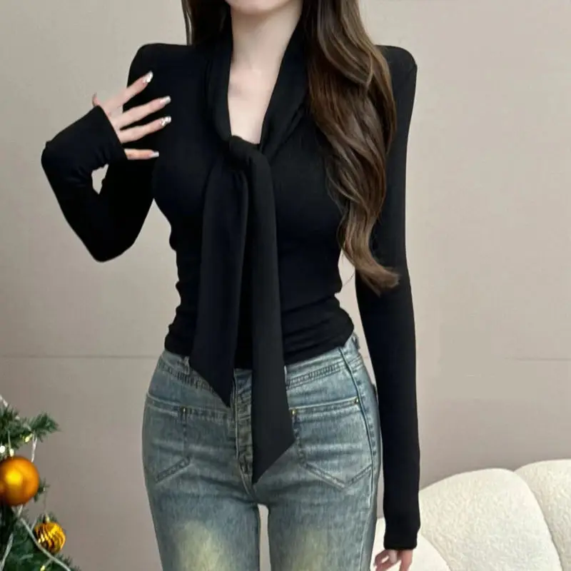 2026 Streamer Design Sense Chic Beautiful Top Women's Autumn New Sweet and Spicy Slim V-neck Bottoming Shirt T-shirt