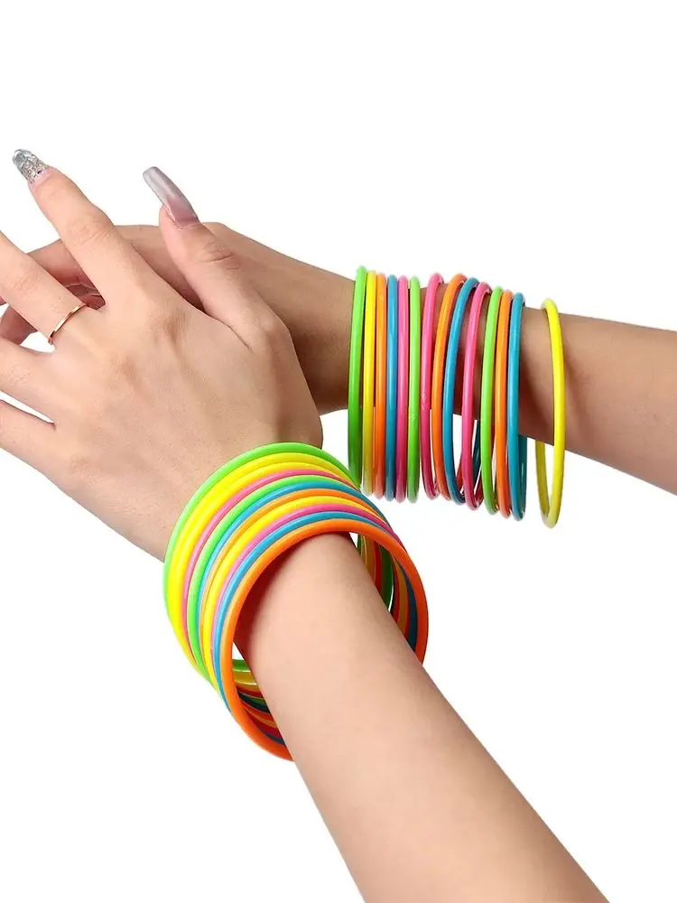 Trendige fluoreszierende bunte runde geometrische Armreifen aus Acryl, mehrfarbiges, dünnes, stapelbares Armband, Modeaccessoires – Detail 10