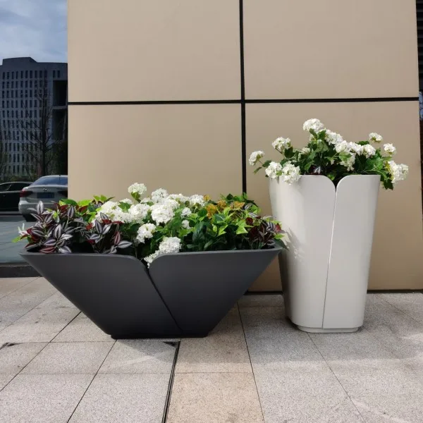 

*Factory Custom Shopping Mall Flower Pot Planter Big Planter for Garden Hotel Decoration Fiberglass Flower Pot Combination