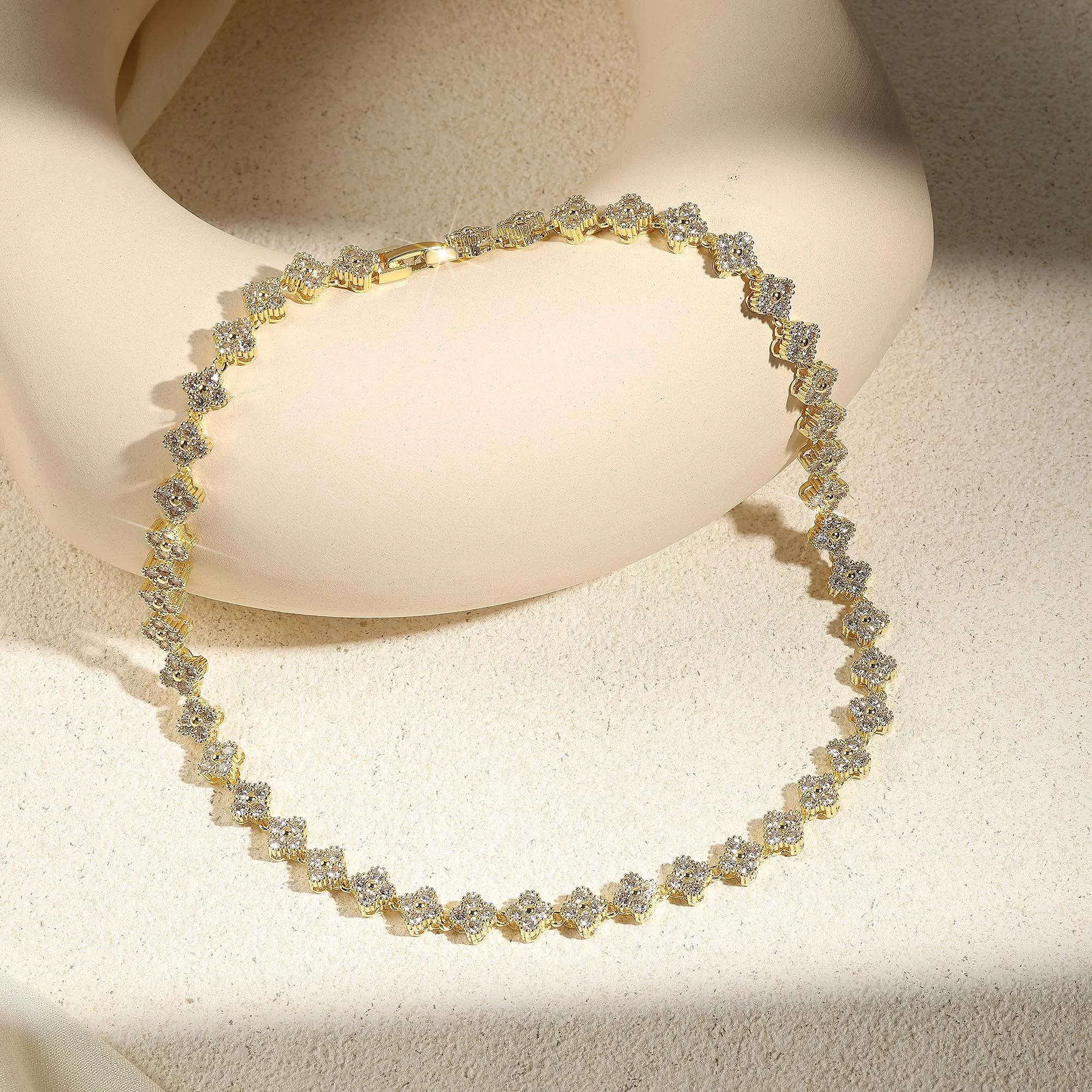 Yupsk رائع كامل ملون الزركون أربع أوراق زهرة المختنق قلادة للنساء لامعة كريستال الزفاف مجوهرات حفلات الزفاف