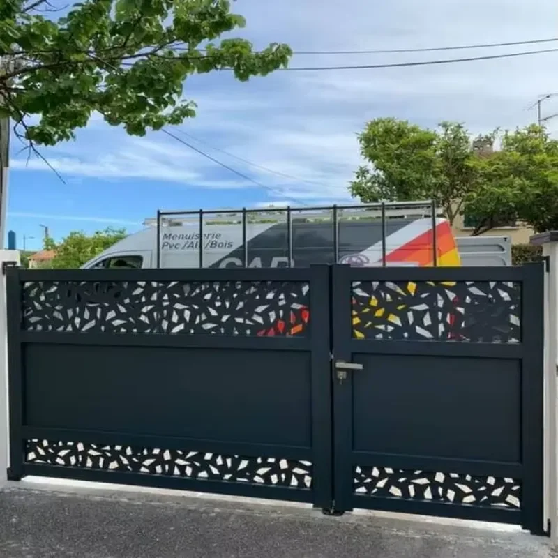 Courtyard Sliding Aluminum Garden Fence Gate Cut Automatic Opening Pattern for Villas