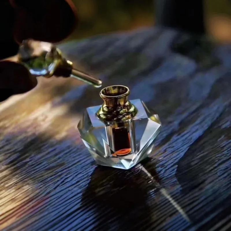 

Agarwood Essential Oil Rich Undiluted Extracted From Crude Oil Has Long-lasting Fragrance Home Worship Calming Mind Meditation
