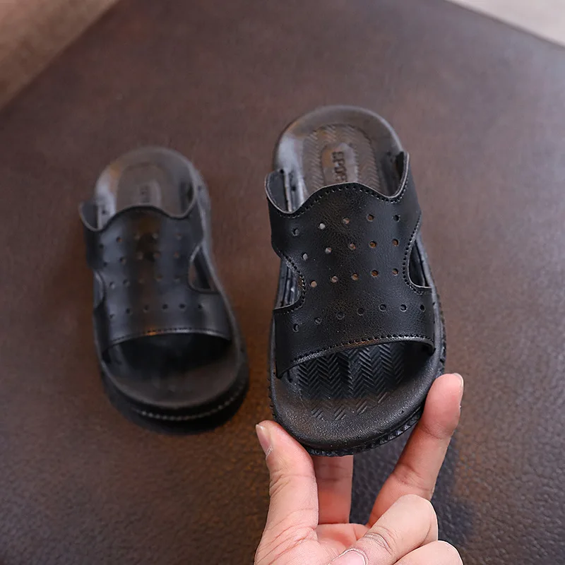 Zapatillas informales de PU para niños y niñas, zapatos de playa para exteriores, suela suave, antideslizantes, verano, 2024