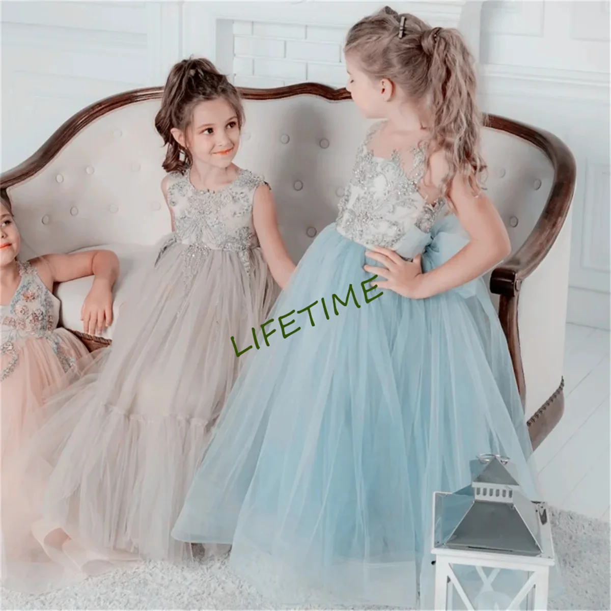 CustomizedFirst Communion Gowns สีเทา Angel ดอกไม้สาวชุด Tulle Puffy Appliques แขนกุดสําหรับงานแต่งงานเด็กวันเกิด Party