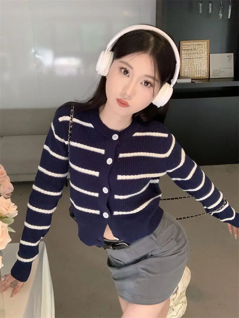 Striped Round Neck Knitted Undershirt Women's New Versatile Short Sweater Outerwear Upper Garment