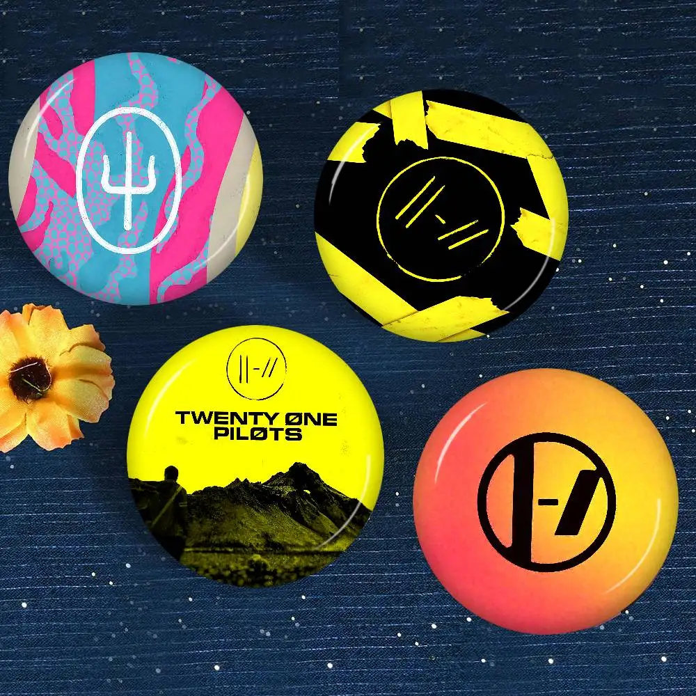 Popular T-Twenty One Pilots Band Photo Brooches Creative Round Badge Gifts Pins 32/44/58mm