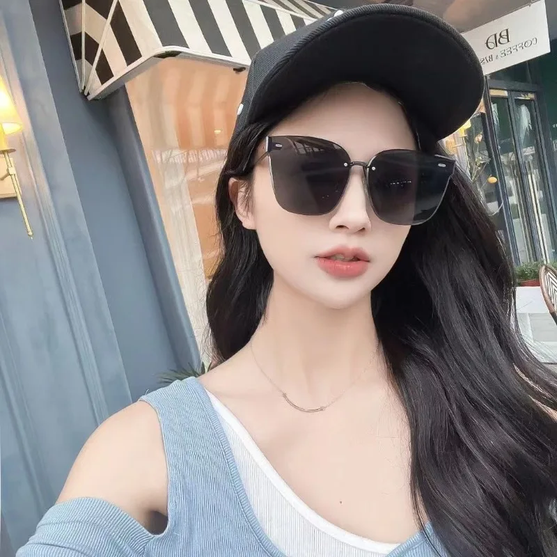 

​​2025 K-Style Crystal Edge Sunglasses, UV400 Luxury Women Glasses Anti-Glare Fashion Designer for Driving​​